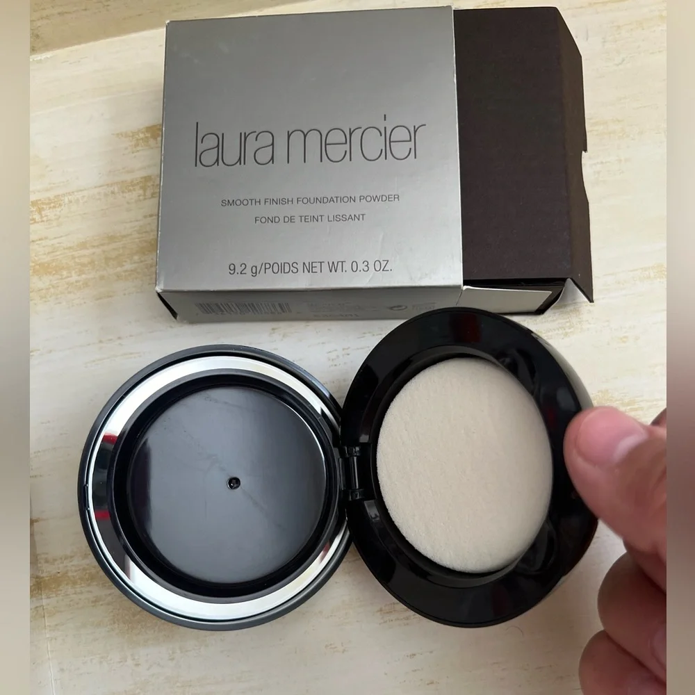Laura Mercier smooth finish foundation powder 18 BRAND NEW WITH BOX